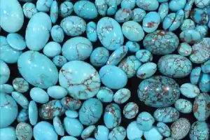 سنگ فیروزه چیست و مرگ آن به چه معناست؟ دانستنی های مفید درباره فیروزه و معادن آن