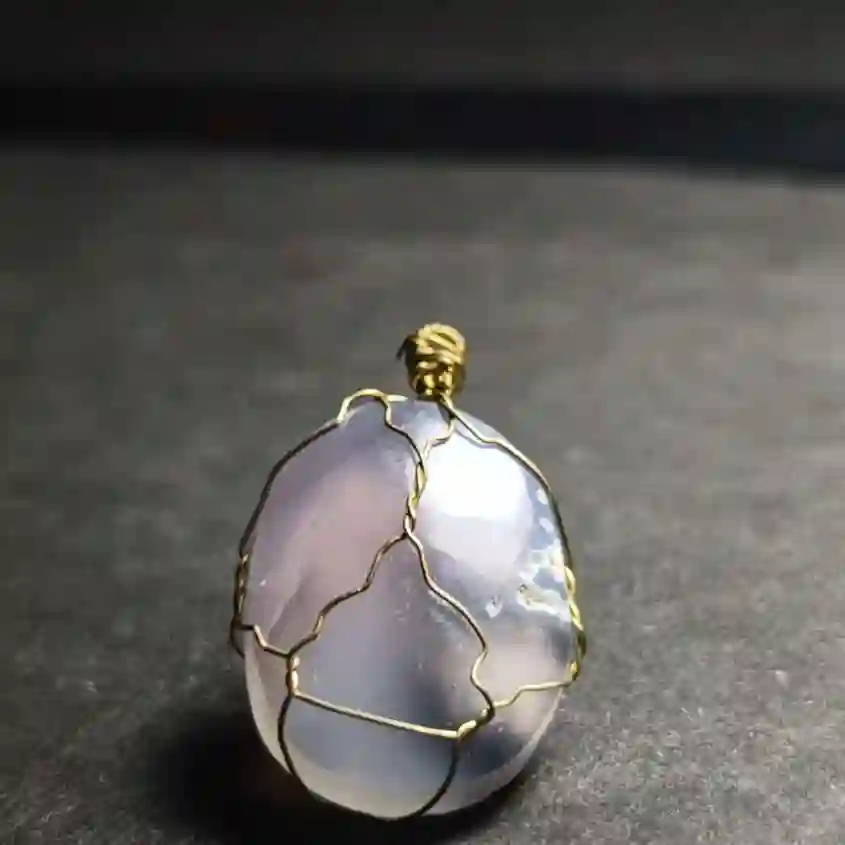 White and lilac agate necklace
