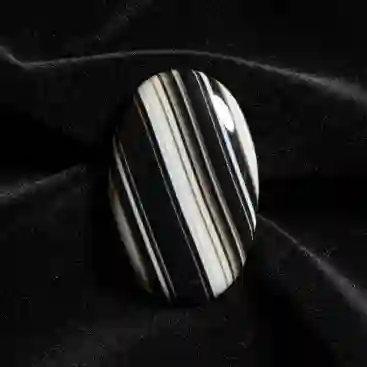 عقیق سلیمانی (Banded Agate)؛ نقشهای هندسی